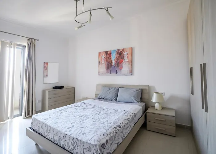 Seafront 3-bedroom In With Panoramic Sea View 3 Sliema